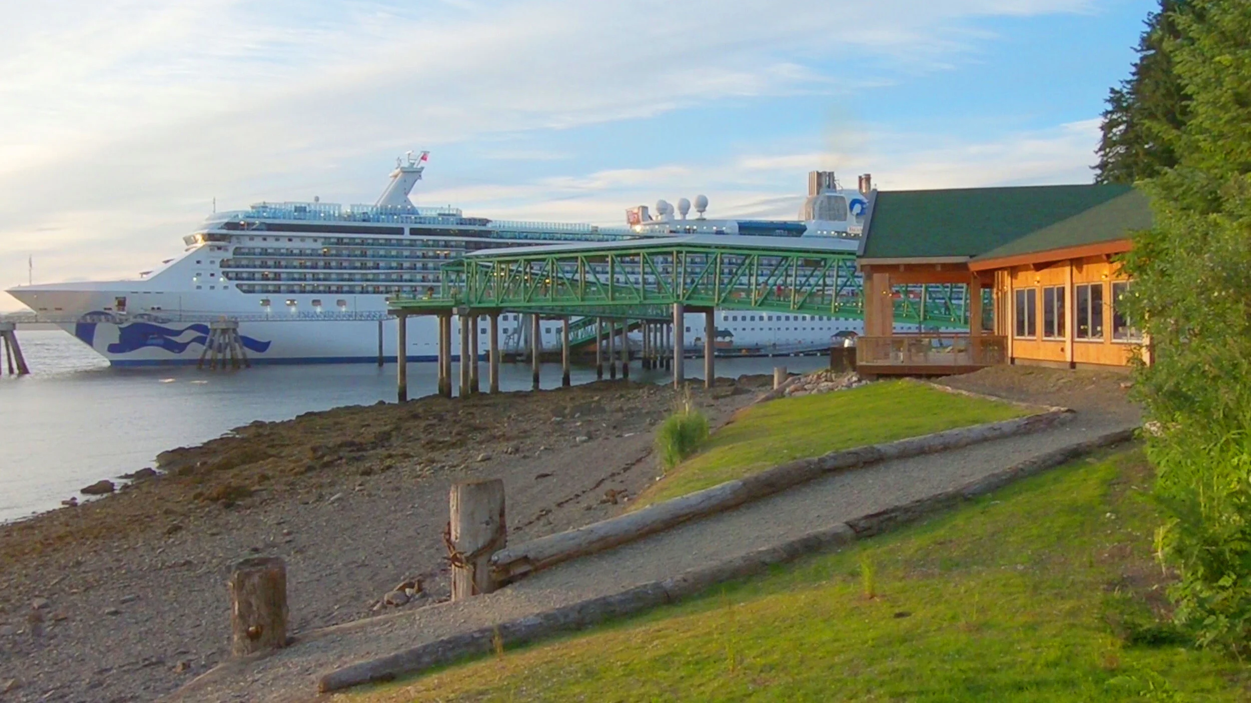 Cruise Tips | Smaller Ships or Larger Cruise Ships?